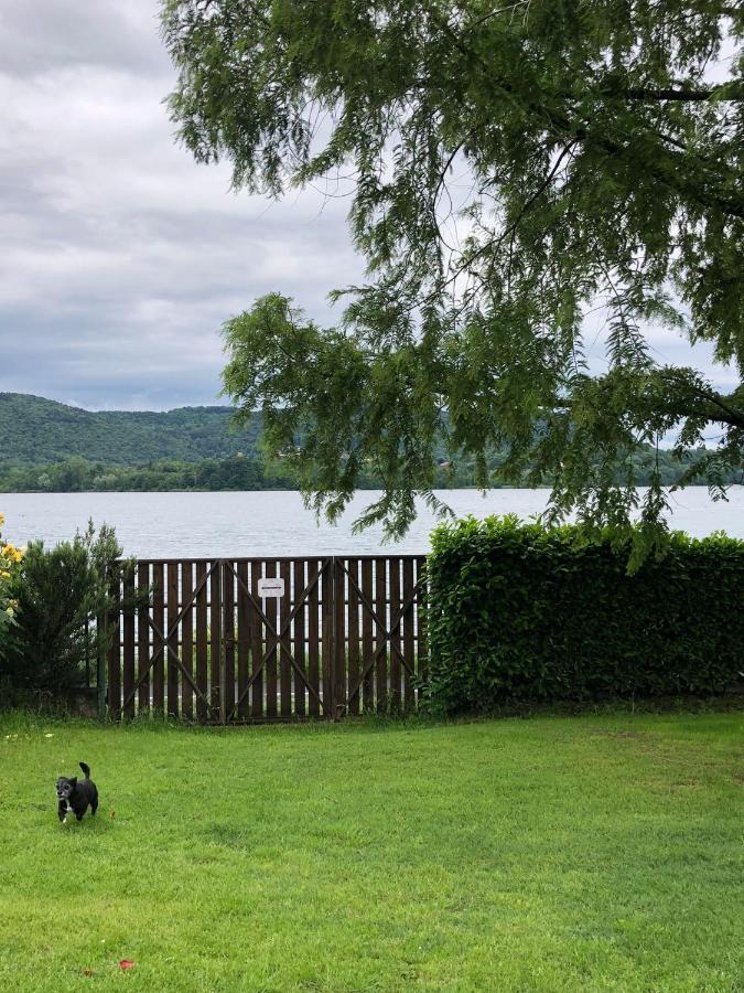 Casa Gaiani Villetta In Riva Al Lago Vista Mozzafiato Varano Borghi Exterior foto