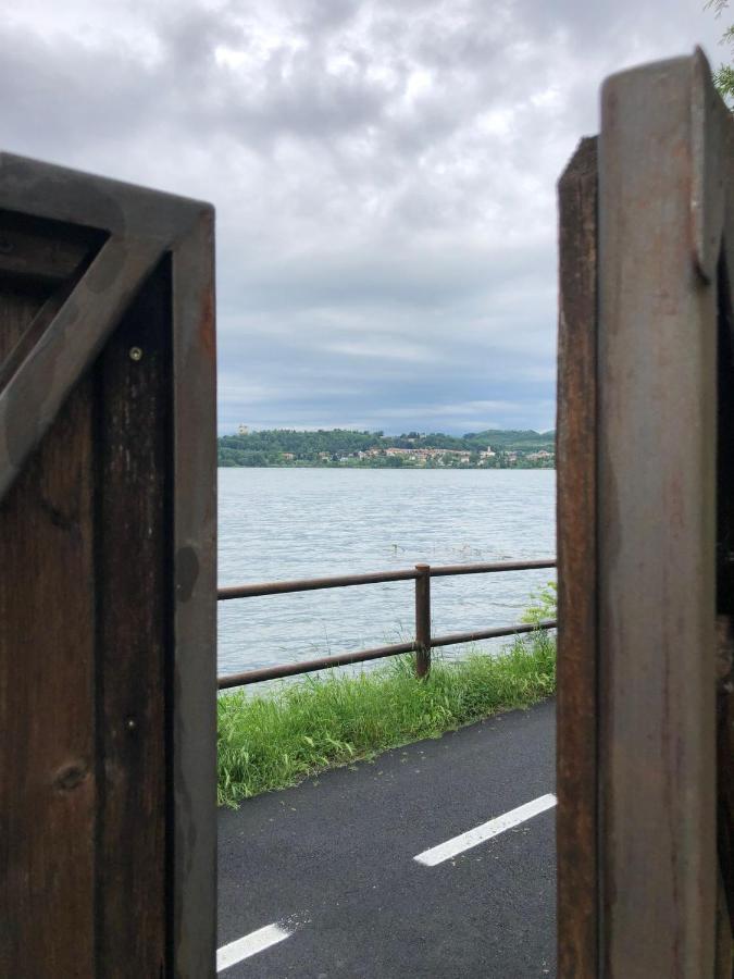 Casa Gaiani Villetta In Riva Al Lago Vista Mozzafiato Varano Borghi Exterior foto