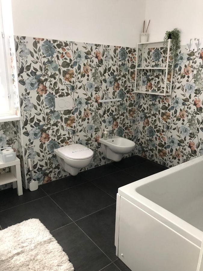 Casa Gaiani Villetta In Riva Al Lago Vista Mozzafiato Varano Borghi Exterior foto